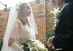 ハワイの結婚式写真ならビーチや教会で